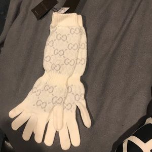 NWT 100% Cashmere Gucci logo winter gloves